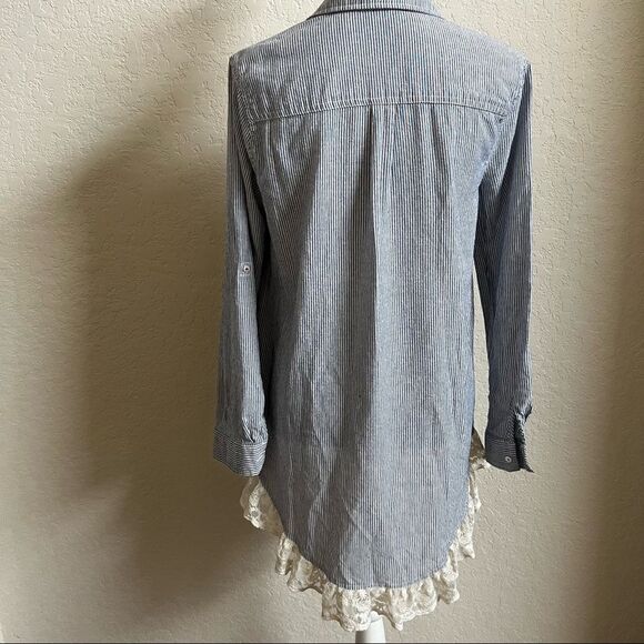 Umgee Women’s Medium Pinstripe Lace High Low Button Down Tunic Top - Picture 4 of 8